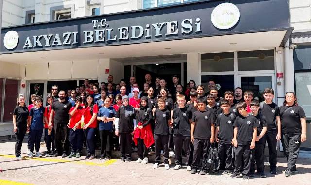 Akyazı belediyesinin ağır misafirleri vardı 