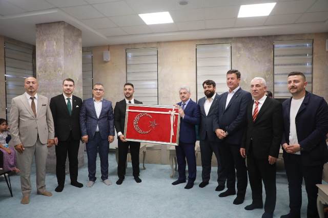 Vali Türgva Akyazı Şubesini ziyaret etti 