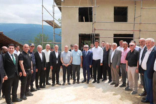 Vali Doğan tarihi camide inceleme yaptı