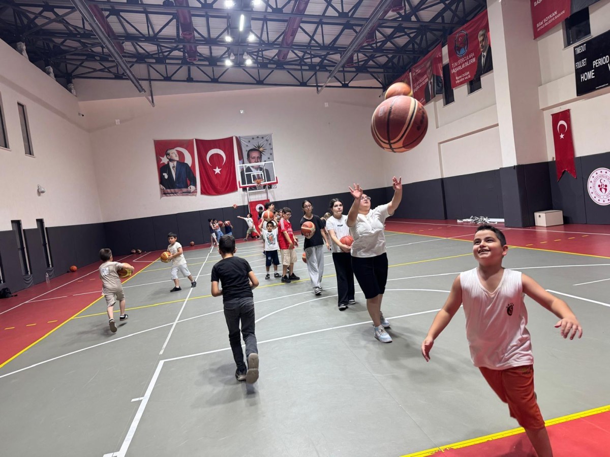Akyazı'da GSB Yaz Spor Okulları Yoğun Katılımla Başladı  
