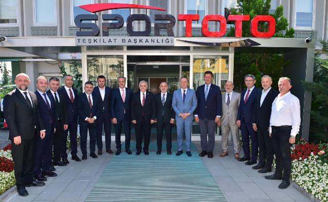 Akyazı’da 8 mahalleye yeni spor tesisi geliyor  
