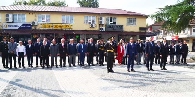ZAFER BAYRAMI TÖRENLERLE KUTLANDI 