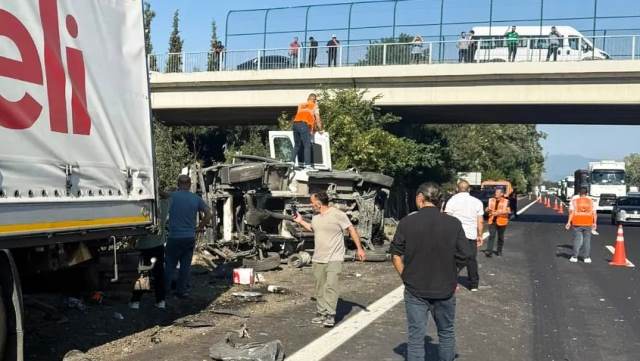 Akyazı’da iki trafik kazası 4 yaralı var