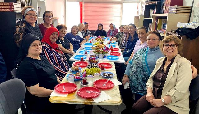 Yeni Parti Akyazı Kadın Kolları Olağan toplantısını yaptı                                     