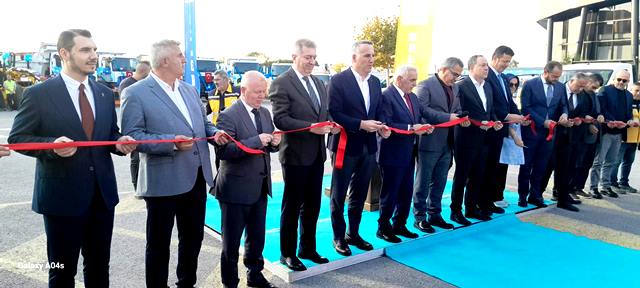 Akyazı Belediyesi 150 milyon liralık yeni araç filosunu tanıttı