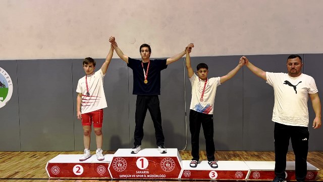 AKYAZI’DA OKUL SPORLARI GÜREŞ İL BİRİNCİLİĞİ MÜSABAKALARI TAMAMLANDI